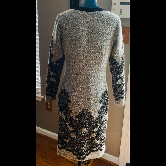 Gorgeous embroidery detailed dress with lining - Picture 7 of 8